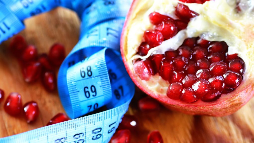 Granat to owoc, którego spożywanie jest jednym z najlepszych sposobów na podniesienie poziomu hemoglobiny.